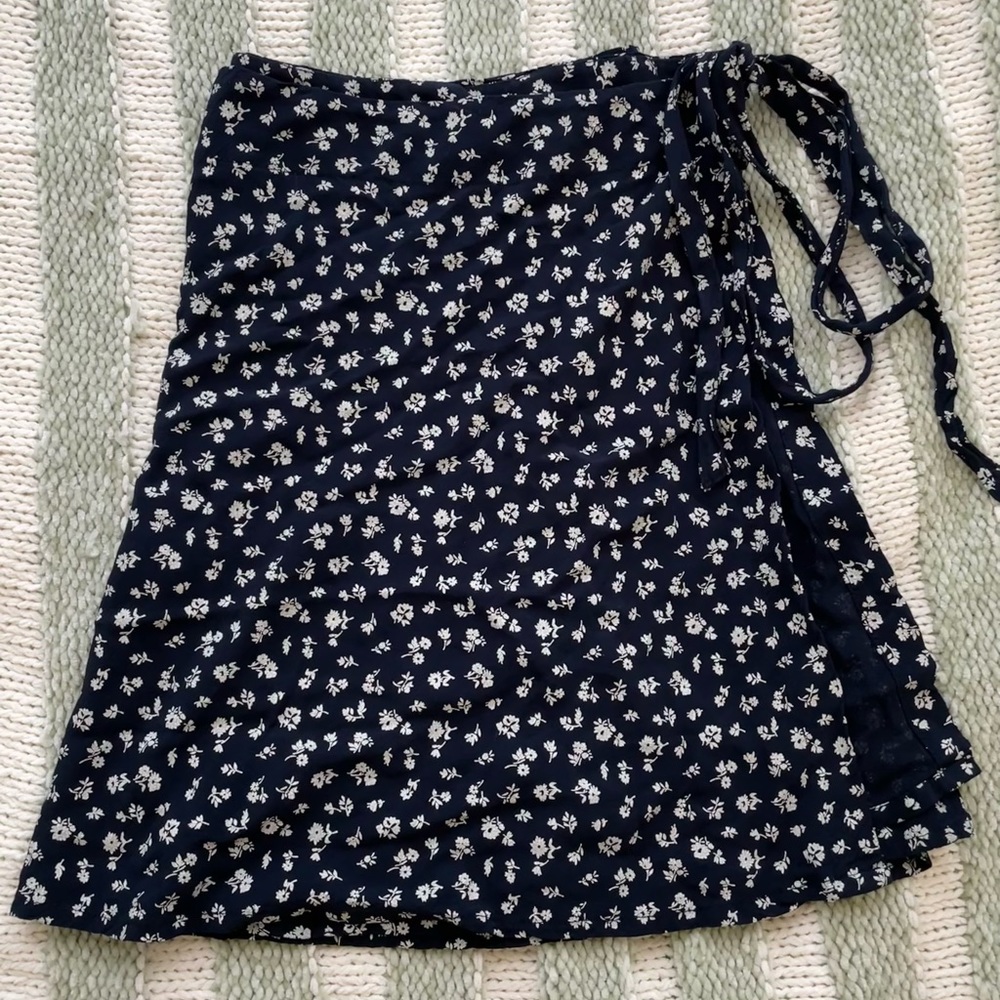 Brandy Melville Navy Floral Wrap Skirt - Picture 2 of 3